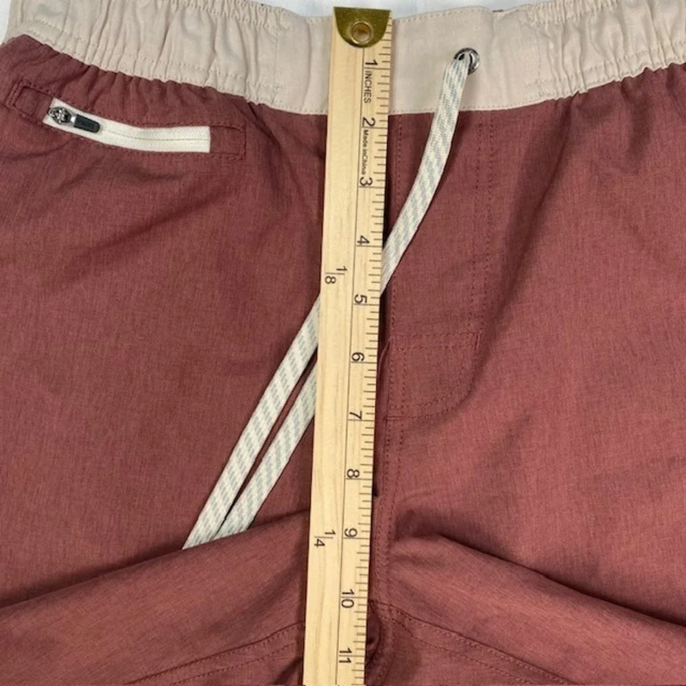 Vuori V330 Cruise Boardshorts Mens Small Mahogany Red 4-Way Stretch Swim‎ Shorts